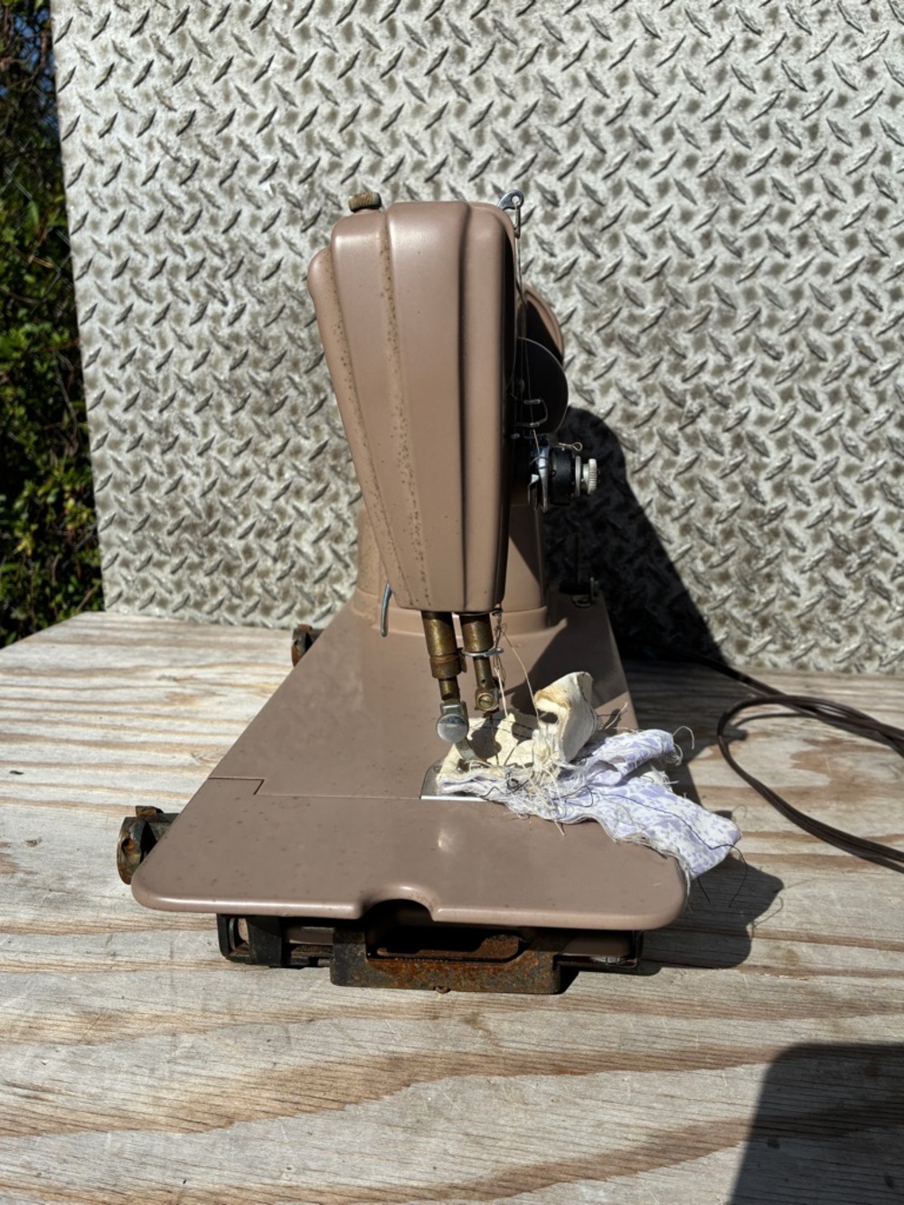Vintage Singer 301A Heavy Duty Sewing Machine With Pedal For Parts & Or Repair - Picture 3 of 7